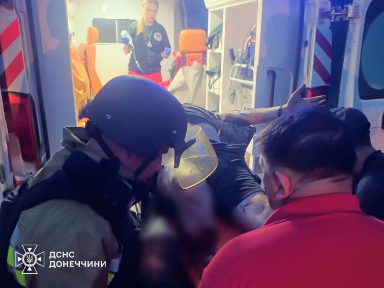 У Краматорському районі сталась ДТП: чоловіка деблокували з понівеченого автомобіля