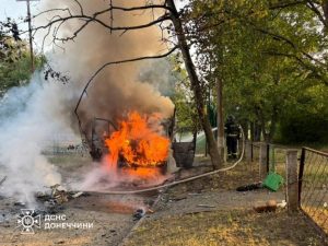 Ворожий безпілотник влучив у авто в Миколаївці