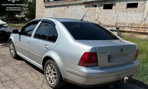 Водій у стані наркотичного сп’яніння  їздив містом на автівці, яка перебуває в розшуку