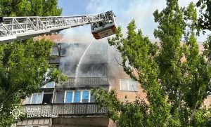 У багатоповерхівці Слов’янська горіли квартири на верхніх поверхах