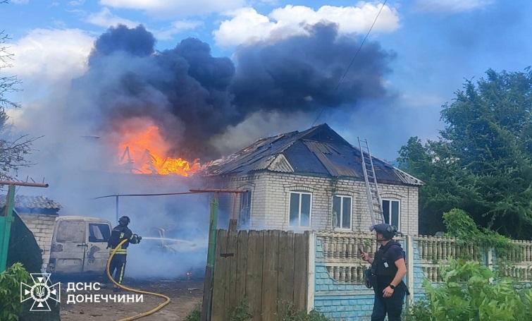 7 пожеж, спричинених ворожими обстрілами гасили сьогодні у Краматорському районі