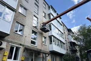 У відновленому будинку Слов’янська, який двічі зазнавав пошкоджень через російські обстріли, запускають газопостачання