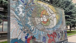 12 червня, у центрі Києва на Майдані Незалежності представили відтворену мозаїку “Боривітер” Алли Горської, оригінал якої зруйнували росіяни у Маріуполі