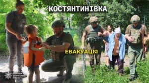 Поліцейські евакуювали чотирирічну дитину з мамою та маломобільну жінку з Костянтинівки