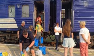 Евакуація на Донеччині триває: в зоні бойових дій залишаються понад 24 тисячі людей, серед них — діти