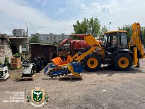 Новий екскаватор для Словміськводоканалу: допомога від Червоного Хреста
