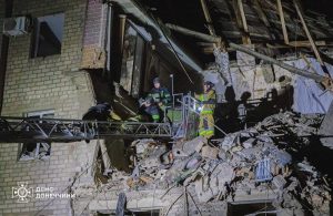 Пекельна ніч у Краматорську — зруйновані будинки, люди досі під завалами