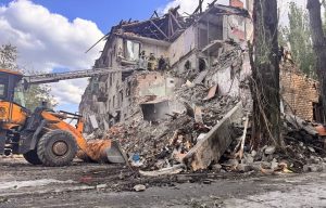 У Краматорську з-під завалів багатоповерхівки дістали тіло третього загиблого