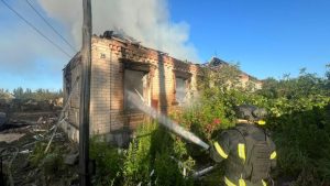 На Донеччині через обстріли не вщухають пожежі