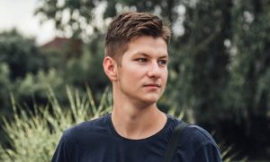 Знімав проросійські репортажі у захопленому Маріуполі: псевдожурналісту присудили 12 років