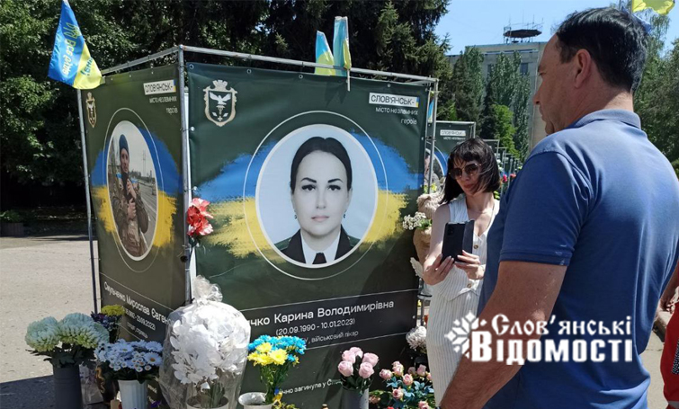 Вони не тримали зброї, але стали героями війни: у Слов’янську та Краматорську вшанували загиблих медиків (фото, відео)