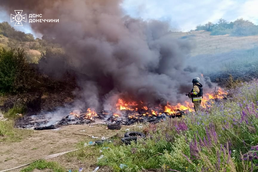Рятувальники Донеччини ліквідували нічні пожежі у Дружківці, Святогірську та Слов’янській громаді