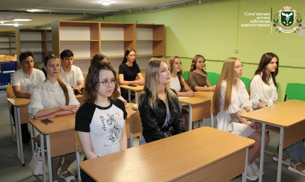 Слов’янська громада привітала 93 випускників-відмінників