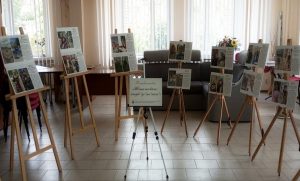 У Центральній бібліотеці ім. М. Петренка у Слов’янську відкрилася фотовиставка «Жінка та війна. Історії «до» та «після»»