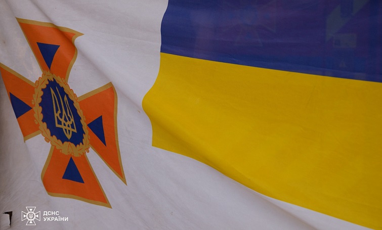 Символ незламності: прапор, захований під час окупації, повернувся до рятувальників Донеччини