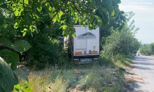 У Словʼянську водій вантажівки наїхав на електроопору