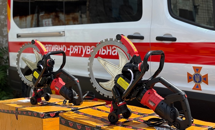 Рятувальники Донеччини отримали сучасне обладнання для порятунку людей з-під завалів