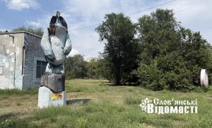 Сквер — міський, Угвей — ні? Чому місто не хоче брати на себе відповідальність за відомого персонажа