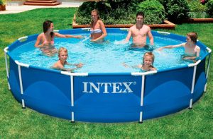 Як вибрати оптимальну глибину басейну для дорослих і дітей