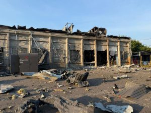 Слов’янськ знову під ударом: ворожі “Шахеди” влучили у відділення “Нової пошти” (відео)