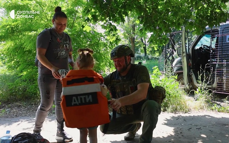 Примусова евакуація: скільки залишається дітей у небезпечних районах