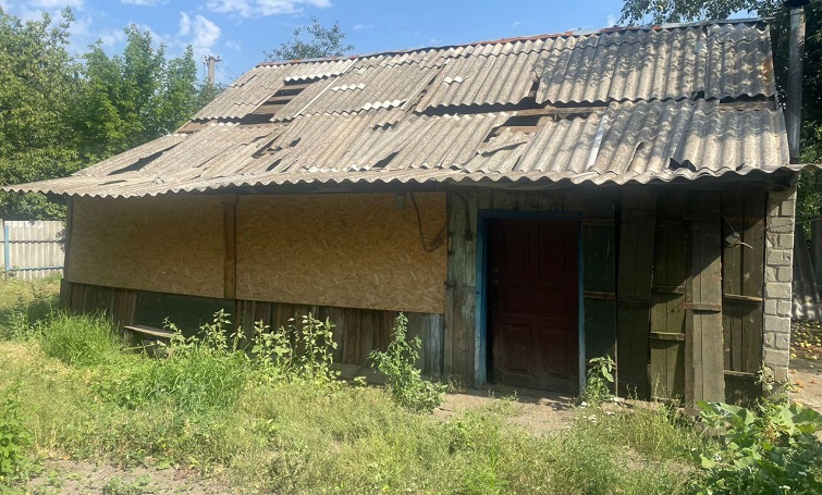 За минулу добу росіяни 21 раз обстріляли населені пункти Донеччини: двоє загиблих і сім поранених мирних мешканців, знищено 44 житлових будинки