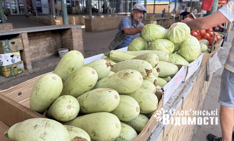 Що почому на Центральному ринку Слов’янська: огляд цін на овочі та фрукти (фото)