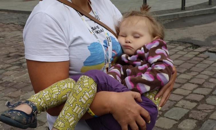 4 родини з дітьми евакуювали з Донеччини до Закарпатської та Львівської областей