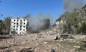 Удар по центру Краматорська: зруйнований будинок, є загиблий та поранені (Фото)