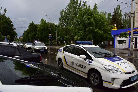 Поліцейські авто в Краматорську та Слов’янську шукають, де помитися: департамент патрульної поліції шукає виконавця послуг