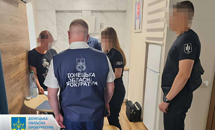 Махінації з виплатами та оборудки з закупівлями: понад 43 мільйона грн присвоїли собі 20 держслужбовців Донеччини