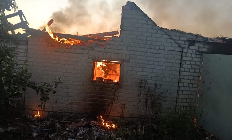 Пожежа в Дробишеве: горіли гараж і господарська будівля