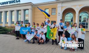 Нові знайомства, новий досвід: юні слов’янці поїхали до Бучі (фото)