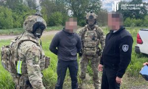 Планував продати зброю на понад 1,7 млн грн: військовослужбовцю загрожують 15 років за гратами