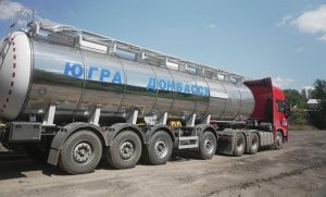 Вода на колесах: Макіївка зустрічає дві фури з Сибіру, бо водогін — то для слабаків