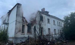 Нічна атака на Слов’янськ: «Герані» пошкодили будівлі та автівки