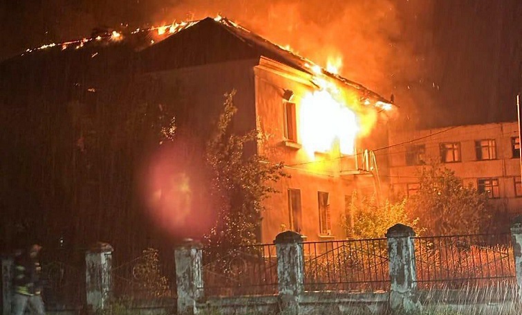 29 зруйнованих цивільних об’єктів, один загиблий місцевий мешканець, троє поранених – наслідки російських обстрілів Донеччини