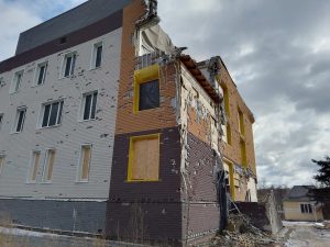 У Святогірську розпочинають демонтаж пошкодженого корпусу госпіталю для ветеранів війни