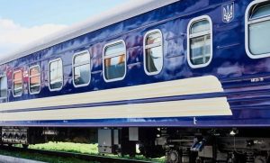 Поїзд Камʼянське — Краматорськ затримується більш ніж на годину через обстріли