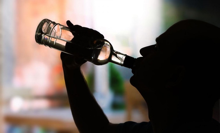 У місті Дружківка, яке за 15 км від фронту, виявили російського військового, який пиячив з місцевими