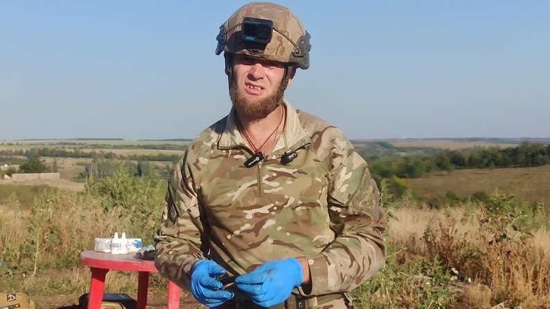 «Ти просто береш людину і несеш на собі» — історія пошуків загиблих на Донеччині