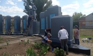 У Привіллі відремонтували пам’ятник та прибрали аварійне дерево