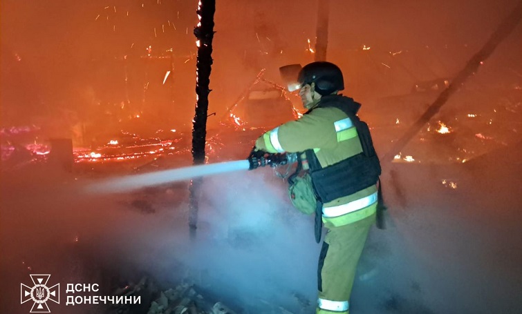Нічна атака спричинила пожежі у Слов’янську (фото)