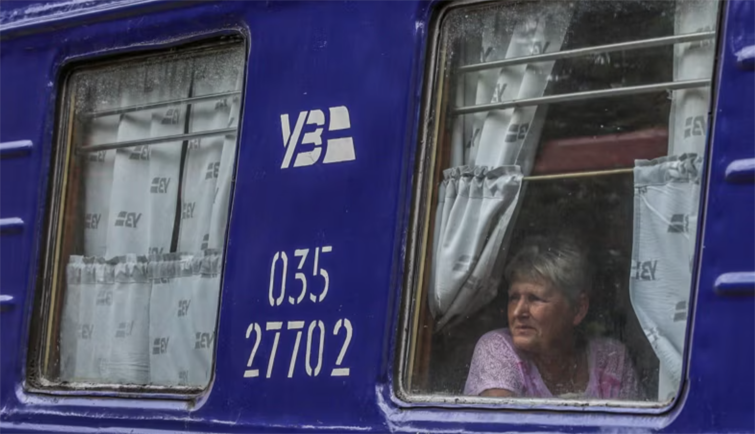 Обстріляно Укрзалізницю біля Слов’янська. Потяги затримуються, пасажирів довезуть автобусами