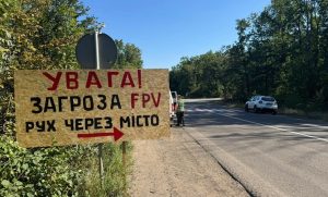FPV – дрон знову атакував авто на трасі біля Слов’янська