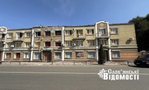 Від колишньої візитівки до пошкодженої будівлі: доля готелю “Слов’янськ” (Фото)