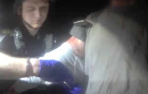 Поліція показала, як рятували чоловіка після обстрілу Слов’янська