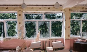 Вчителі на прифронтових територіях отримуватимуть збільшену щомісячну доплату