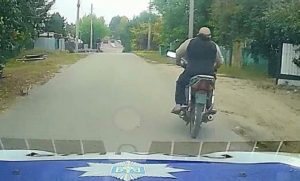 У Краматорську нетверезий водій мопеда їздив по місту без шолому