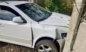 П’яний за кермом: у Слов’янську водій на Skoda врізався в паркан